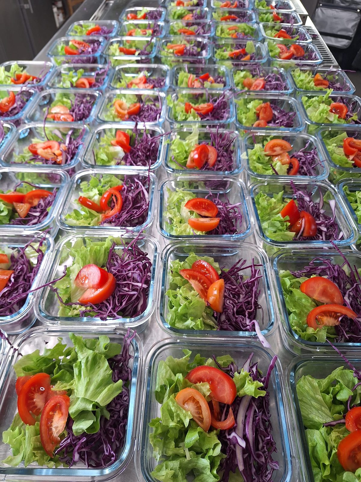 Frische Salatschalen f&uuml;r ganze Firmen